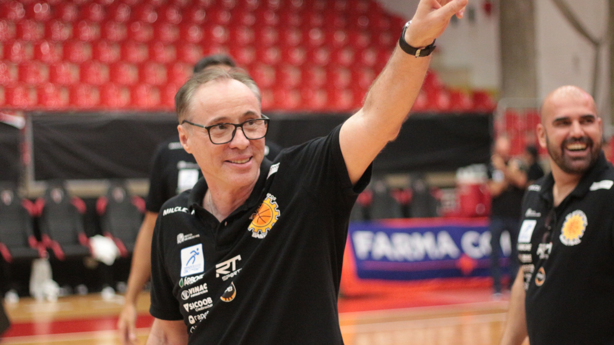 Farma Conde São José Basketball oficializa renovação de Régis Marrelli para temporada 2025/26
