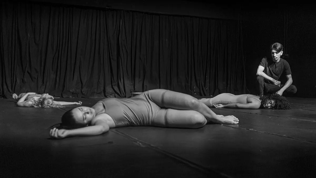 Espetáculo do MT leva debate sobre feminicídio e violência contra pessoas LGBTQIA+ ao Satyrianas 2025